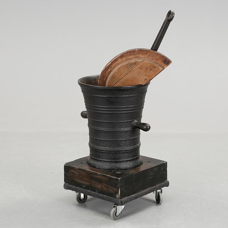 APOTEKSMORTEL, gjutjärn, 1700/1800-tal.