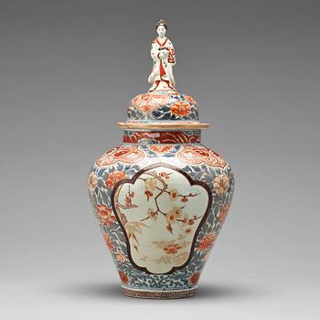 602. A Japanese Genroku imari vase, circa 1700.