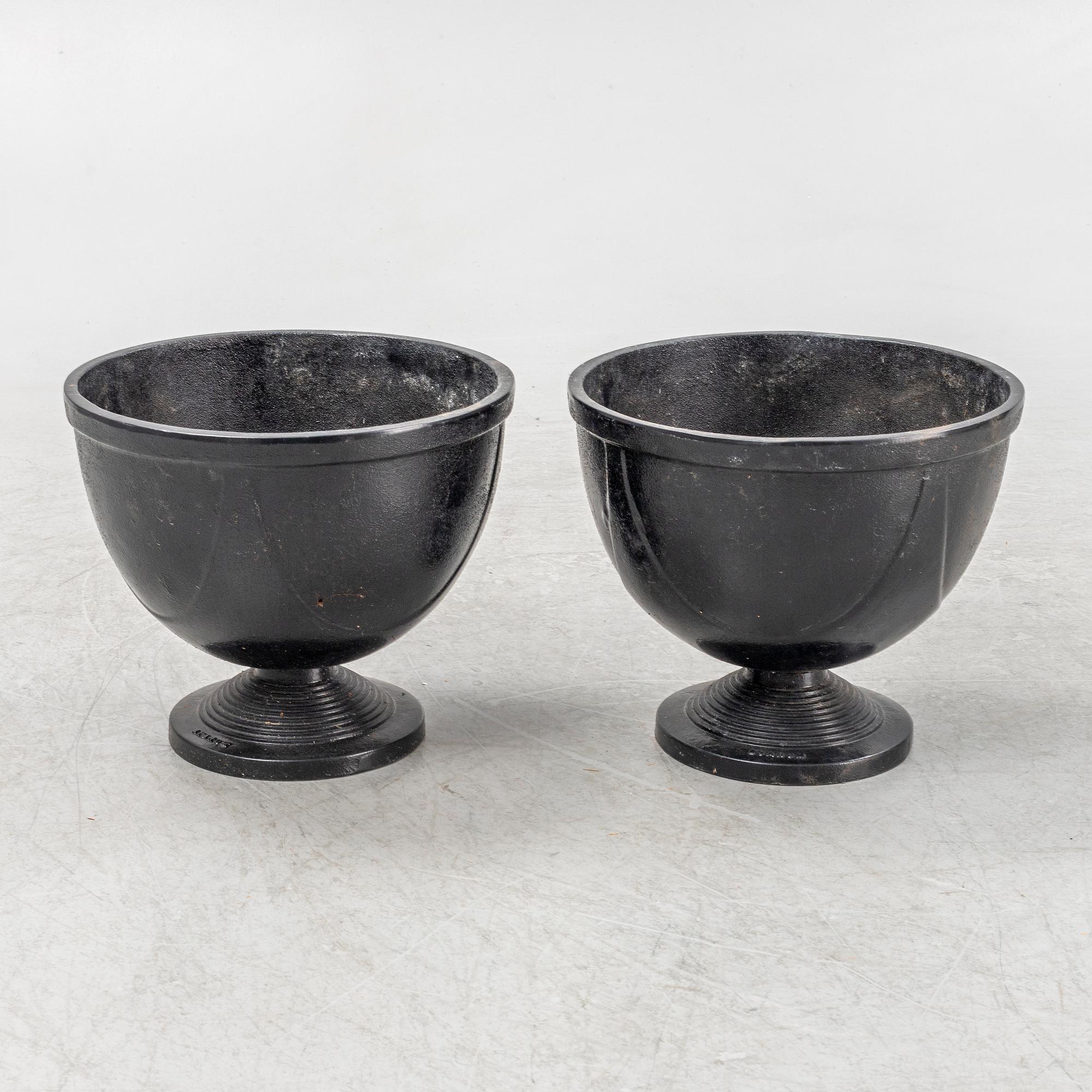 A pair of garden planters, 'No 1', Byarums Bruk, Sweden, 21st century.
