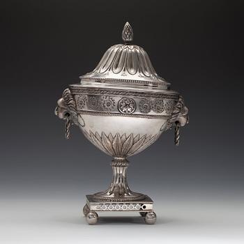 SOKERIKKO, hopeaa Stralsund 1700 l. loppu. Leimattu GJD. Korkeus 26,5 cm. Paino 833 g.