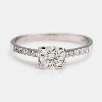 A 14K white gold ring with brilliant-cut diamonds ca. 0.60 ct in total.