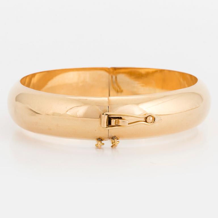 A BANGLE.