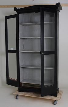 BOKSKÅP, nygotik, 1800-talets mitt.