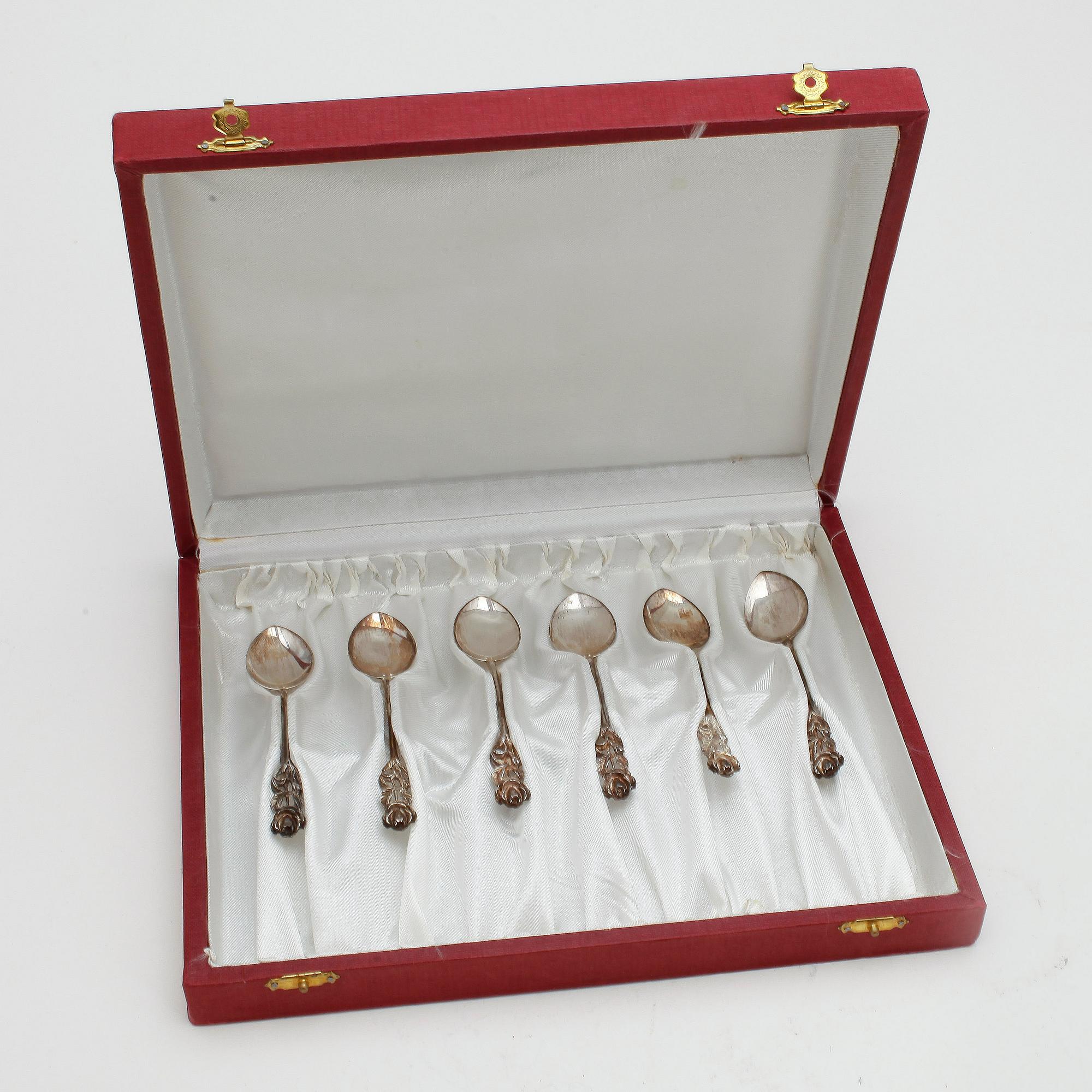 PARTI SILVER, 14 delar, bland annat ett dubbelsaltkar, Berlin 1800-tal. Totalvikt ca 475 gram.
