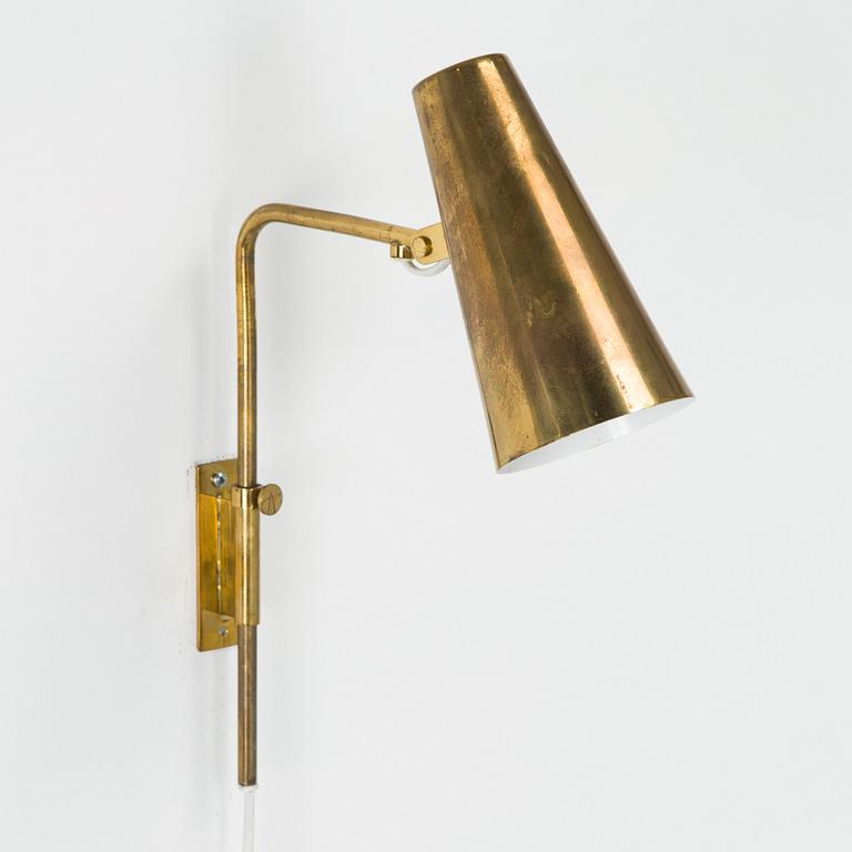 Paavo Tynell, a mid-20th century '9459' wall light for Idman.