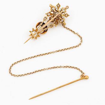 A brooch in gold with old-cut diamonds, in the form of a flower, ca turn of the 20th century.