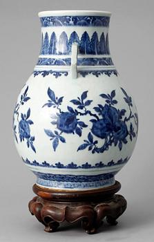VAS, porslin. Qing dynastin, 1800-tal.