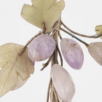 A set of eight decorative grapes in the material nephrite, quarts, amethyst.