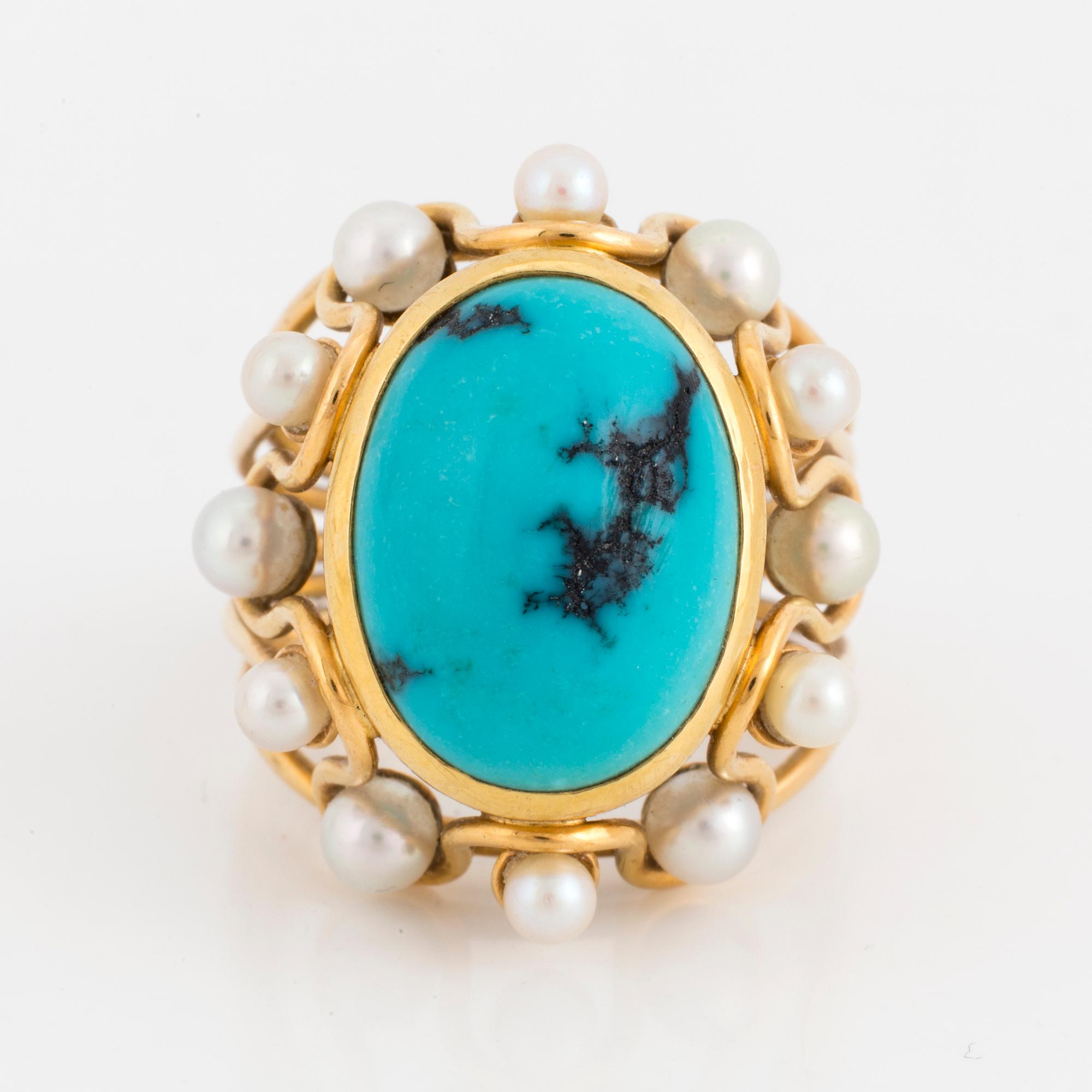 An 18K gold, turquoise and cultured pearl ring.