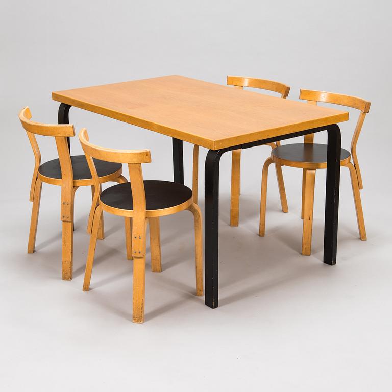 Alvar Aalto, a mid-20th century '81' dining table and four '68' chairs for Artek.