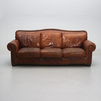 SOFFA, Chesterfield-typ, 1900-talets sista del.