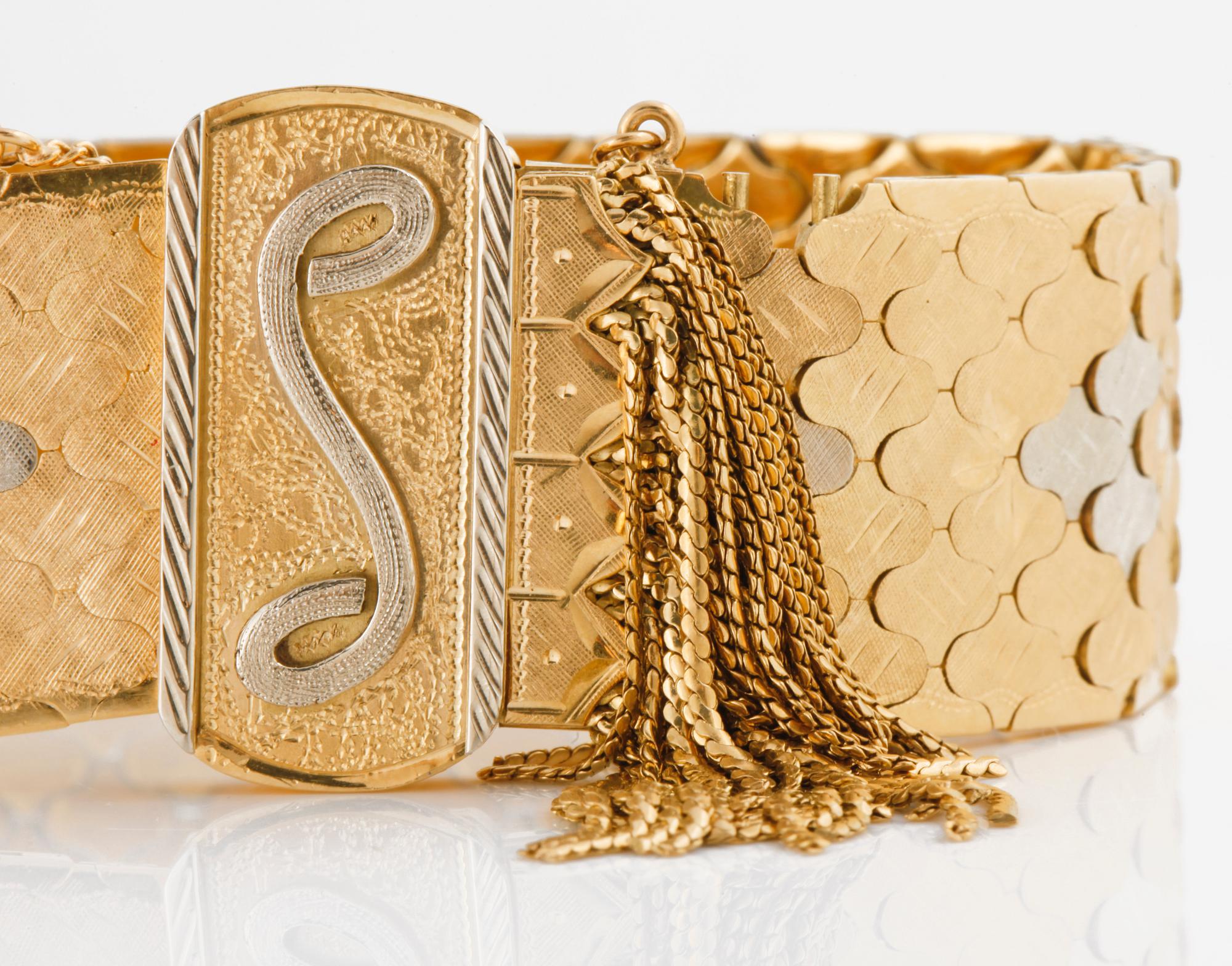 An tricolor gold bracelet with Italian hallmarks.