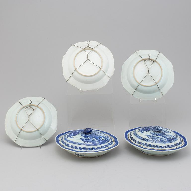 Two blue and white export porcelain tureens with covers and three dishes, Qing dynasty, 18th century.