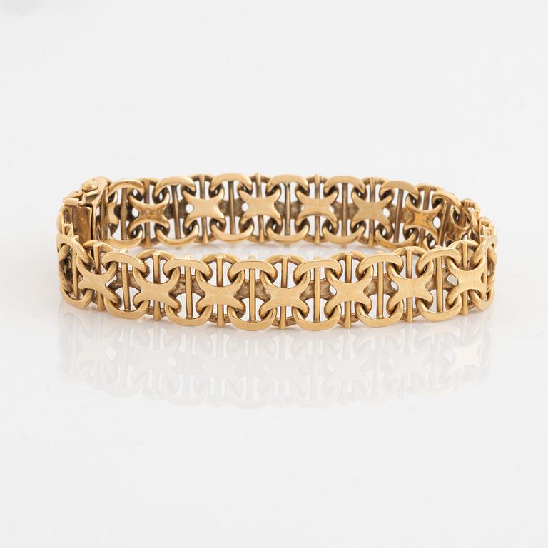 18K gold bracelet.