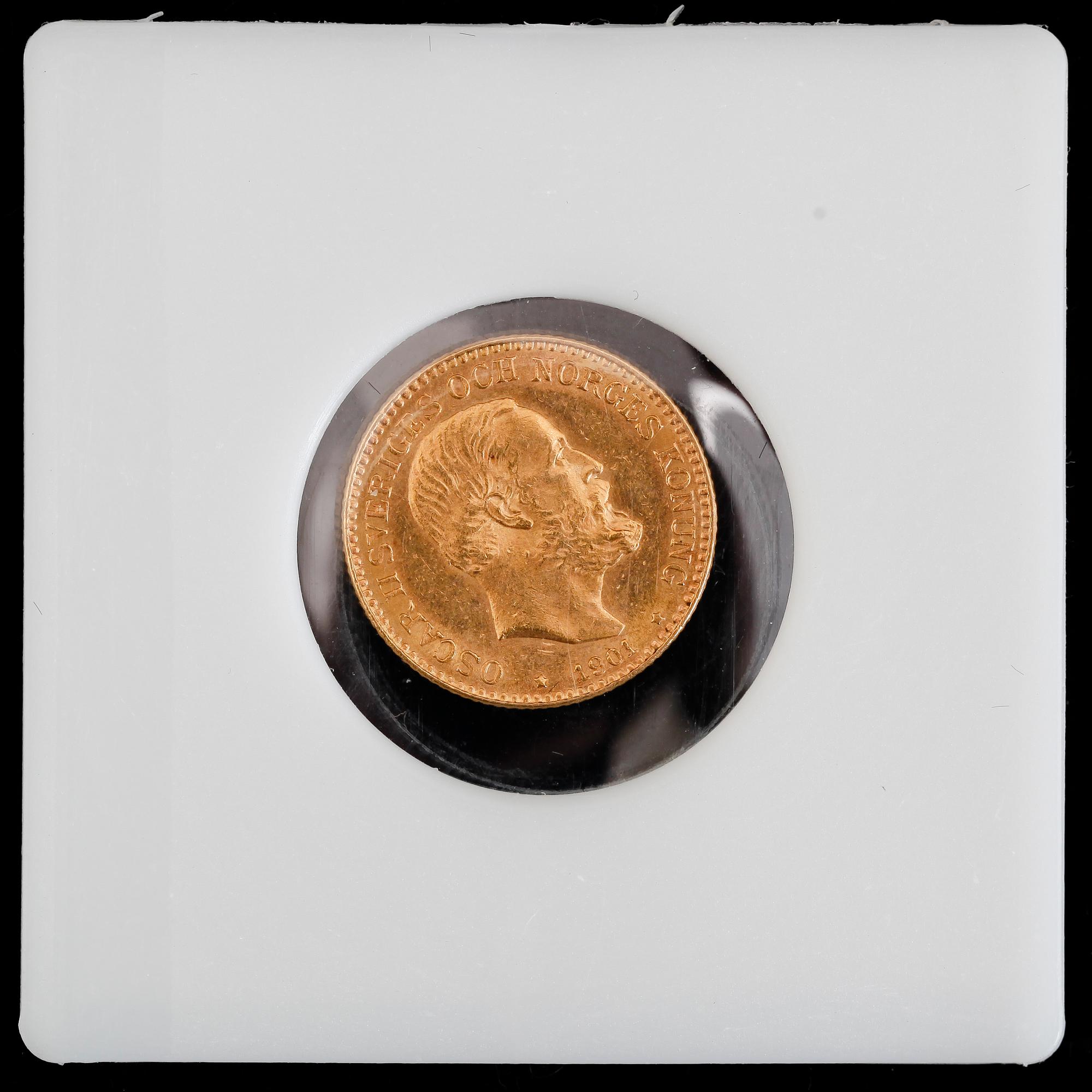 GULDMYNT, 10 kronor, Oscar II, 1901. Vikt ca 4 gram.