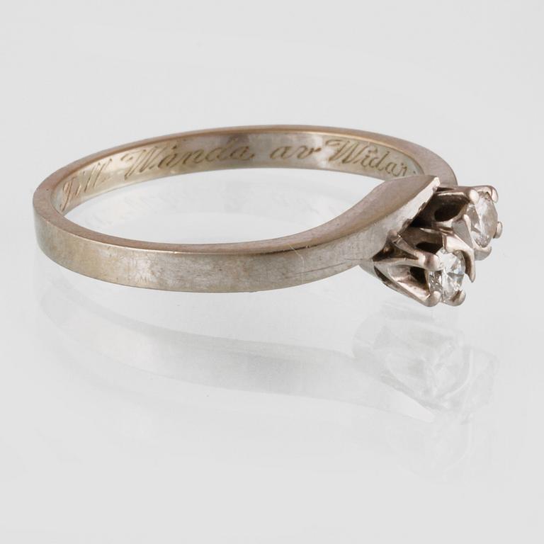 RING, 18K vitguld med 2 briljantslipade diamanter 0.17 ct, Gustav Dahlgren & Co, Malmö, 1964. Vikt 3,3 gram.