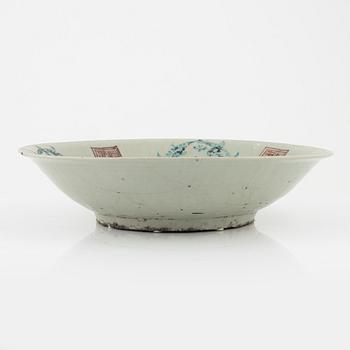 A Swatow bowl, Ming dynasty (1368-1644).