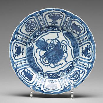 A set of six blue and white kraakdishes, Ming dynasty, Wanli (1572-1620).