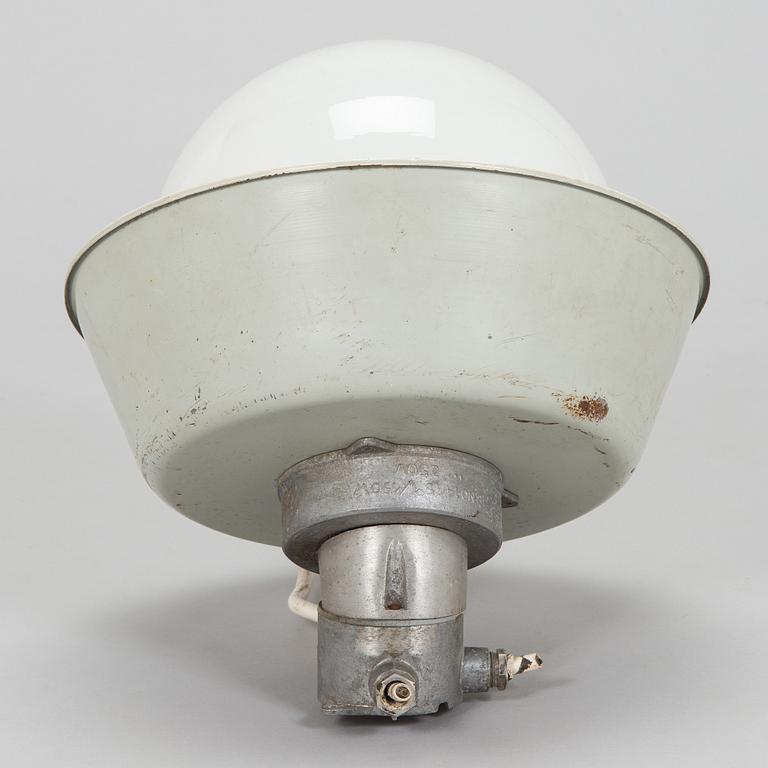 Seinä- / ulkovalaisin, malli 1445, Stockmann Orno, 1900-luvun puoliväli.