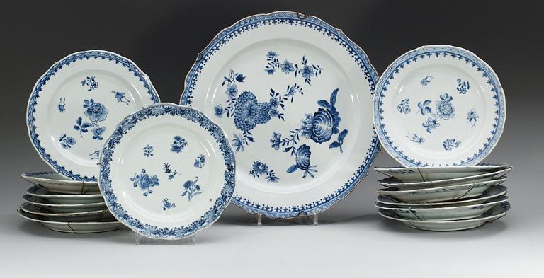 SERVISDELAR, 15 st, porslin. Qing dynastin, Qianlong (1736-95).