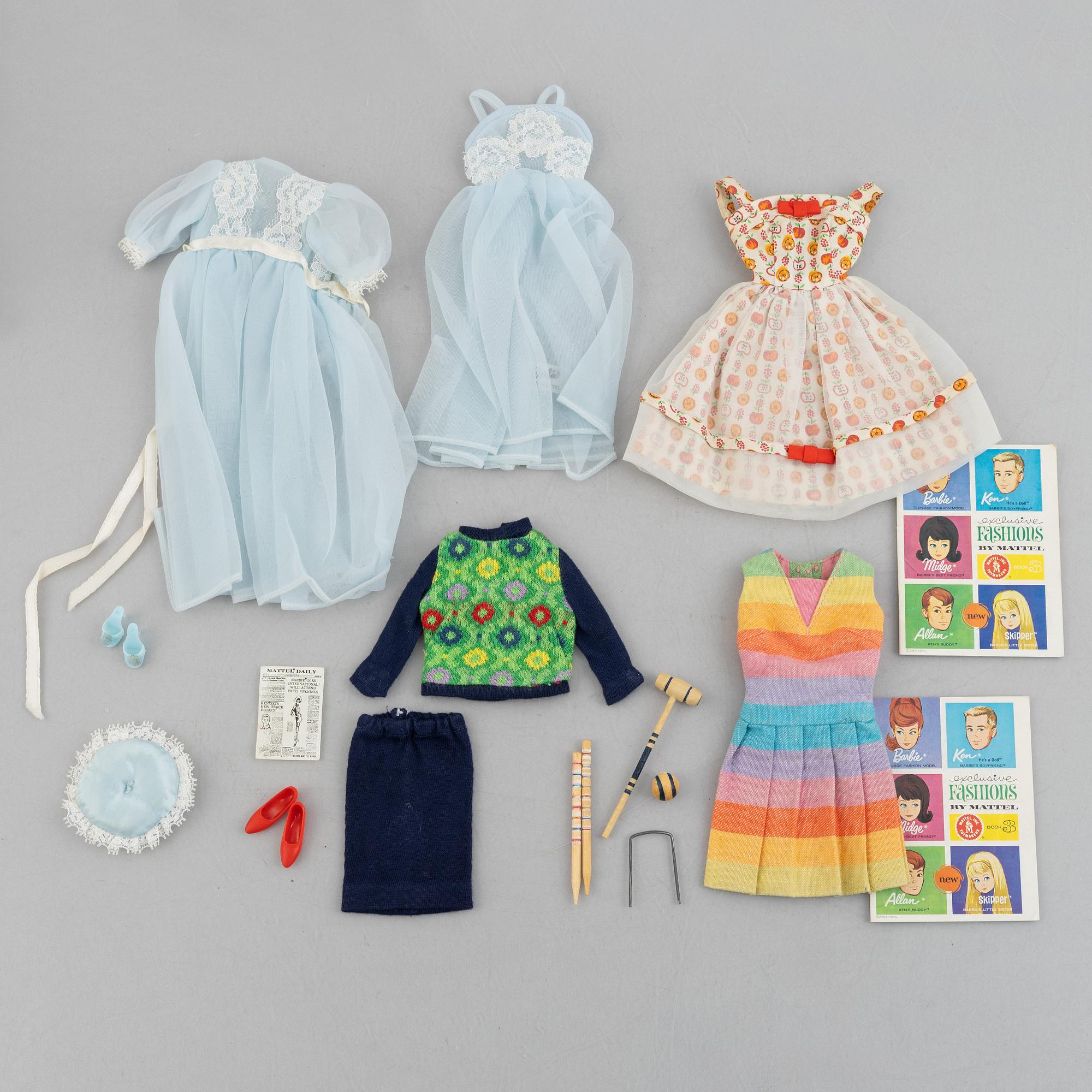 Kläduppsättningar, Barbie, 4 st, bl a "Barbie Sleeping Pretty, 1636" & "Barbie Fun and Games, 1619", Mattel, 1960-tal.
