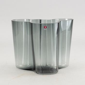 Alvar Aalto, a '3030' glass vase, signed Alvar Aalto. Ittalal, Finland.