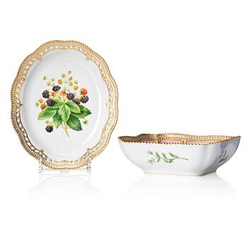 436. A Royal Copenhagen 'Flora Danica' bowl and serving dish, Denmark, 20th Century.