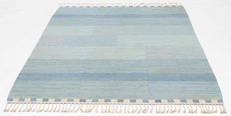 Marianne Richter, a carpet, "Muren ljusblå", flat weave, c 241 x 165 cm, signed AB MMF MR.