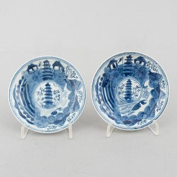 A blue and white Chinese porcelain cup with saucer, Kangxi (1662-1722).