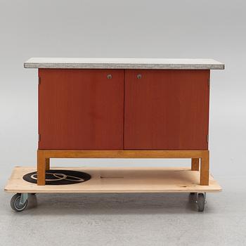 Kerstin Olby, sideboard, Trätina.