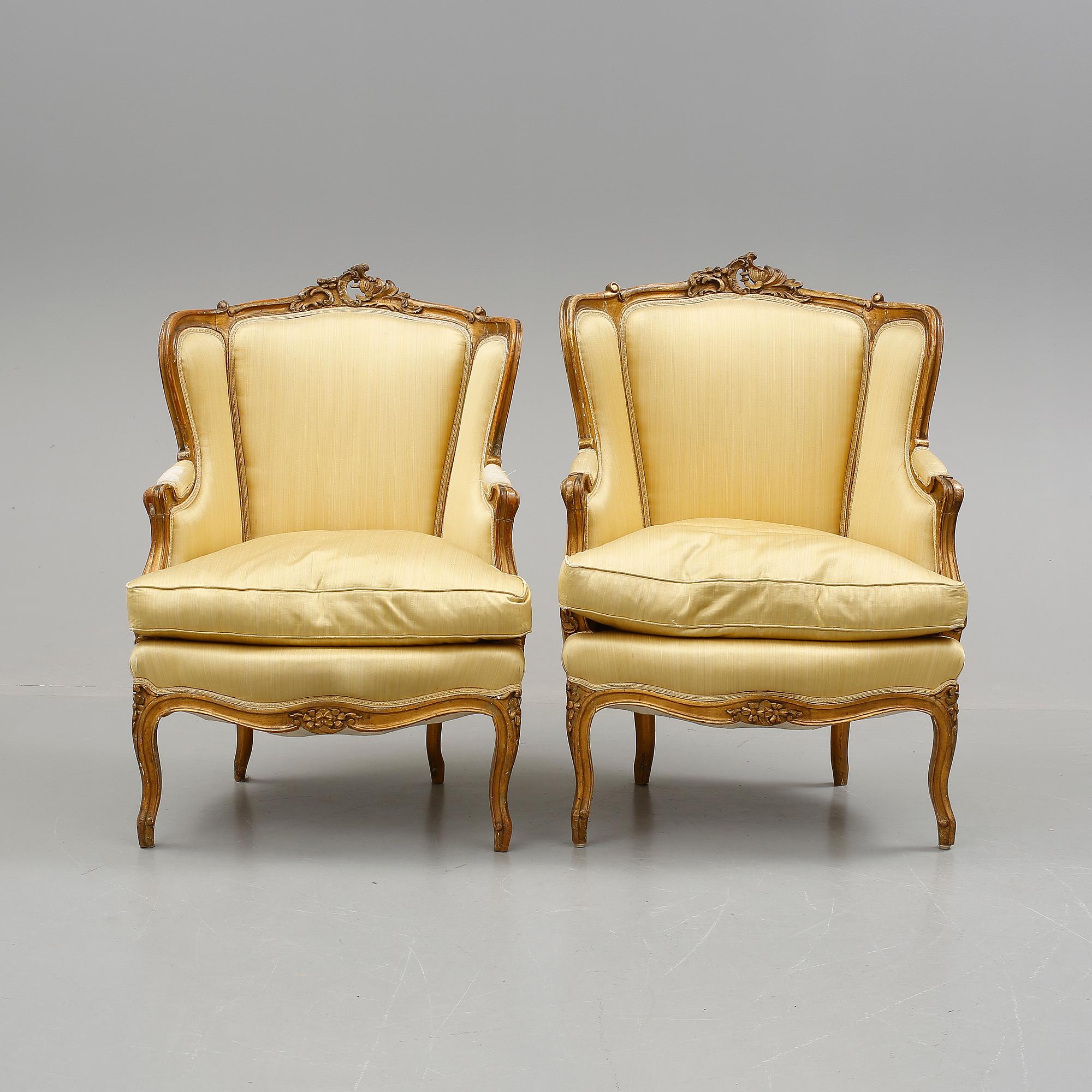 FÅTÖLJER, ett par, Louis XV-stil, tidigt 1900-tal.