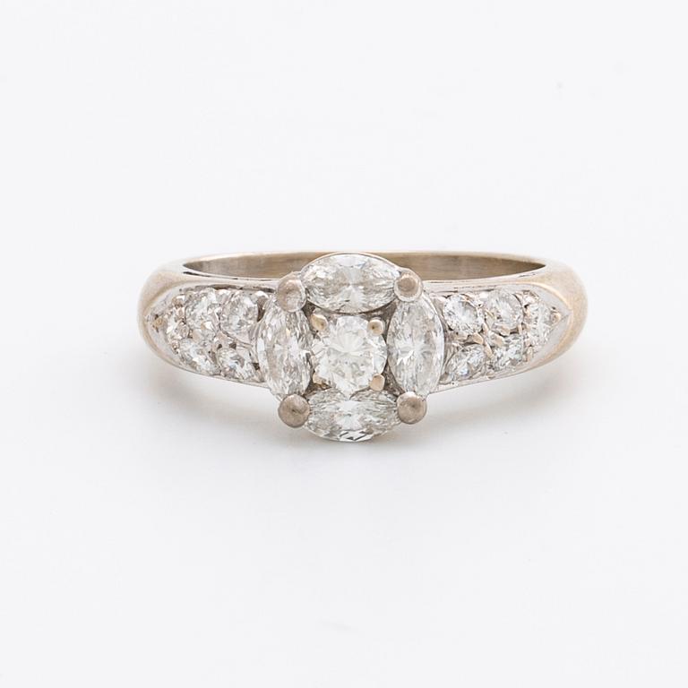 RING 18k whitegold w marquise and brilliant-cut diamonds approx 1,2 ct in total.