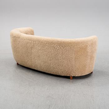 Soffa, klädd i fårskinn, Dansk formgivare, 1940-tal.