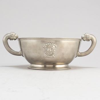 Anna Petrus, skål med hänklar, tenn, Firma Svenskt Tenn, Stockholm 1931.
