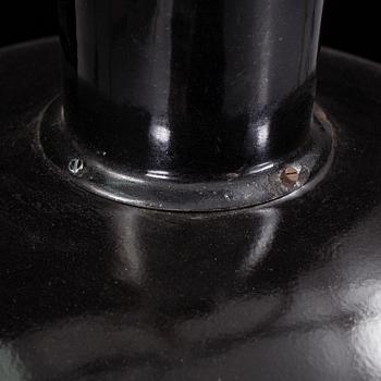 A mid 1900s ceiling lamp.