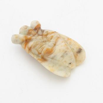 Amuletter, tre stycken, nefrit, Kina.