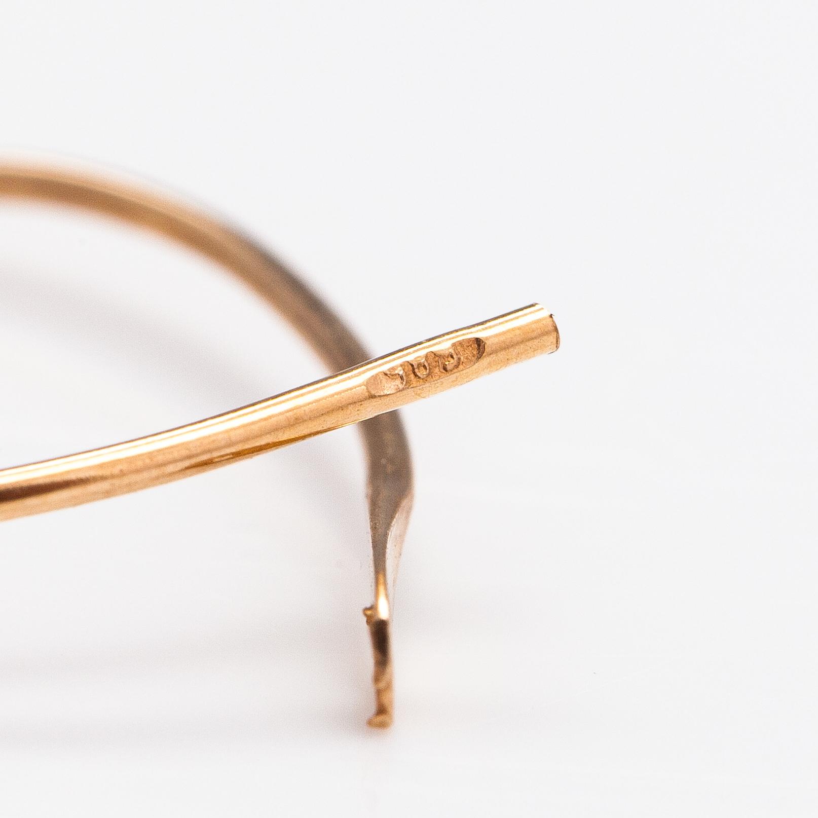 Pekka Piekäinen, A pair of 14K gold earrings. PLatinoro, Turku.