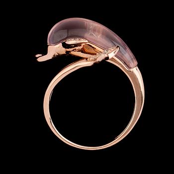 RING, 18K roséguld, diamanter tot ca 0.75 ct, rosa kvartz.