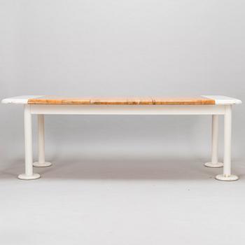 EERO AARNIO, PÖYTÄ JA TUOLEJA, 9 kpl, "Viking", Pan Puu, 1980-luvun alku.