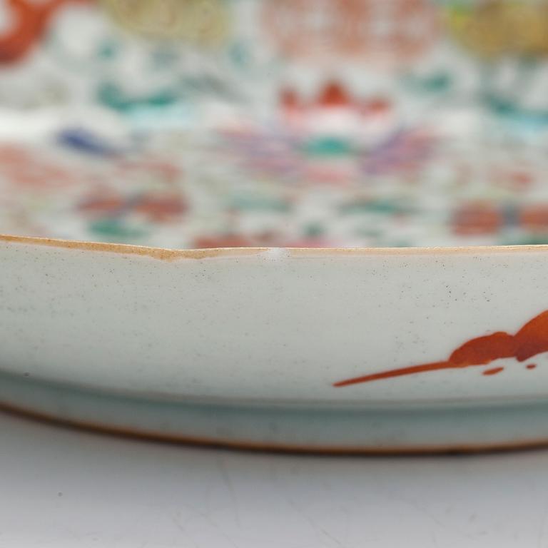 A pair of porcelain dishes, China early 20th Century.