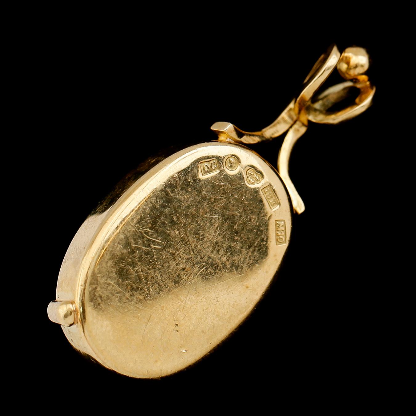 HÄNGE, 18 k guld, stjärnsafir, briljantslipad diamant, Stockholm 1986.