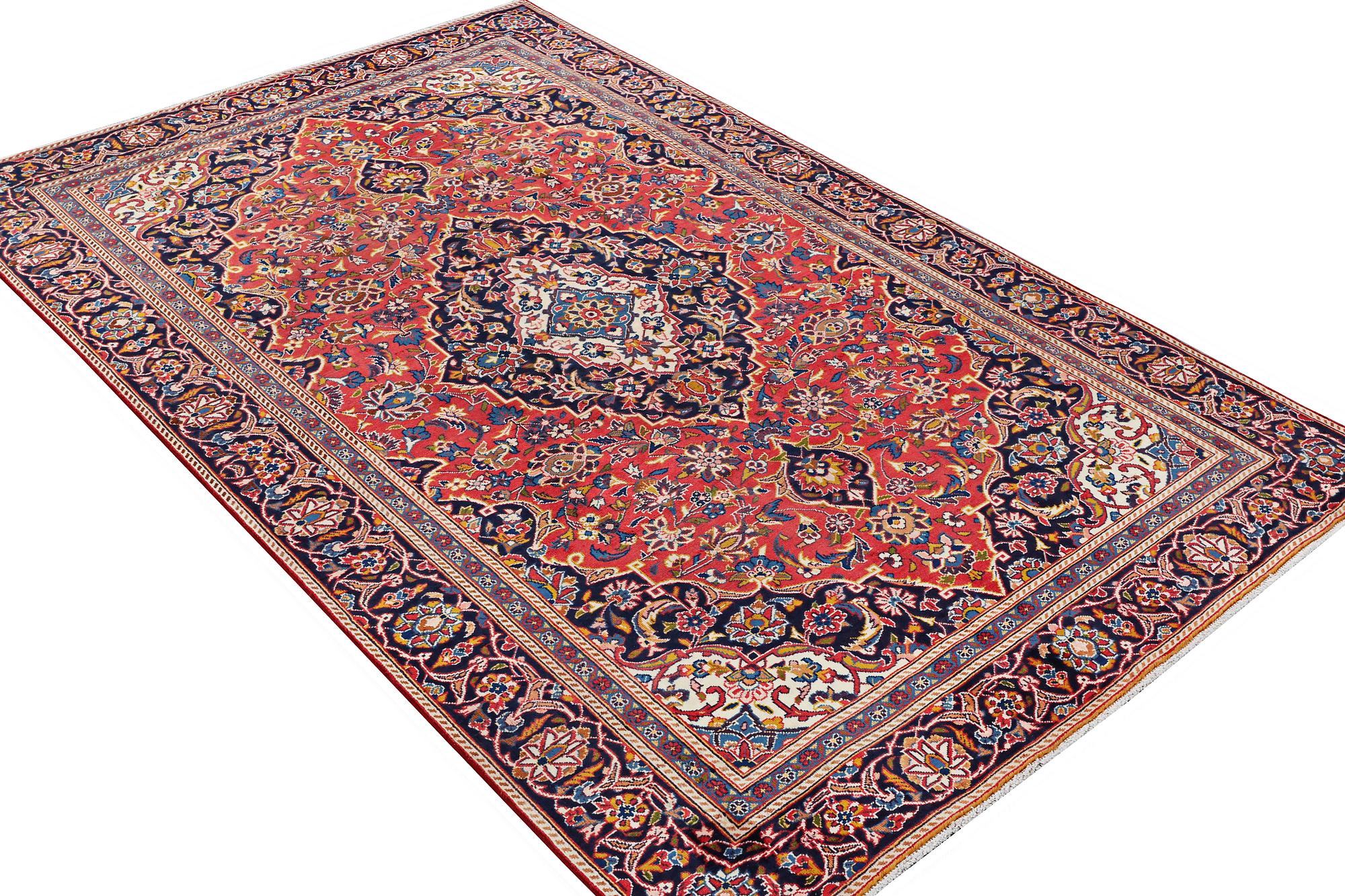 A carpet, Kashan, ca. 280 x 173 cm.