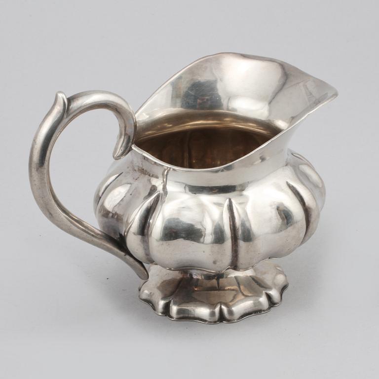 PARTI SILVER, 14 delar, delvis Sverige och England, 1800- och 1900-tal, total vikt ca 611 g.