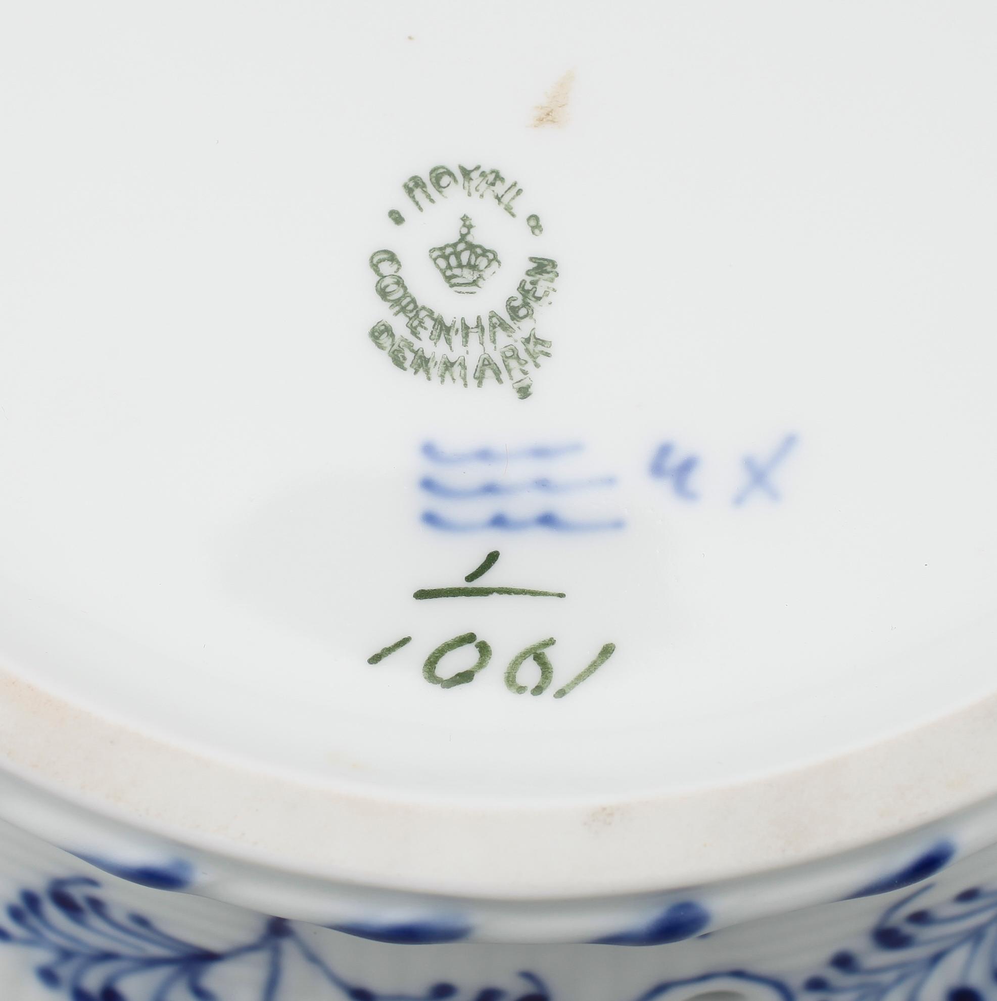 SKÅL, porslin, "Musselmalet", Royal Copenhagen.