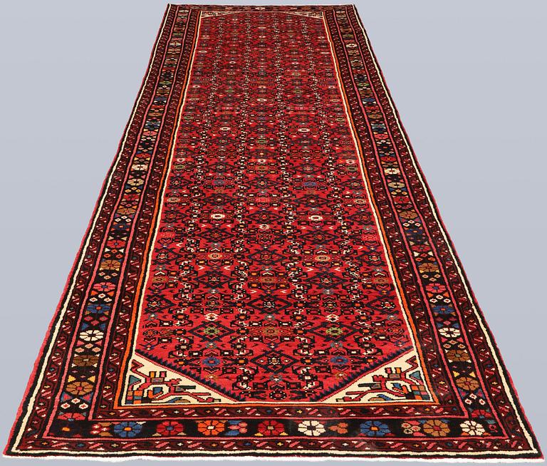 Gallerimatta, Hosseinabad, ca 434 x 115 cm.