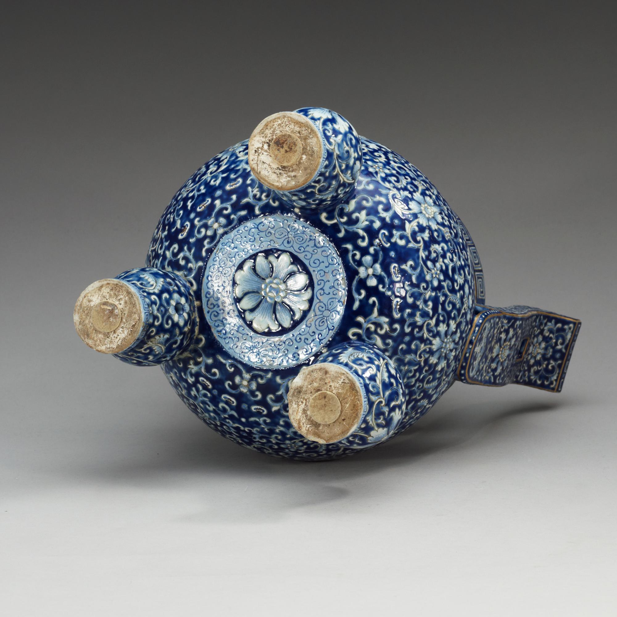 A large enamelled tripod censer, Qing dynasty.