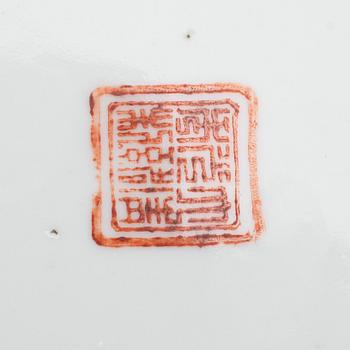 LOCKURNA, porslin, Kina, sent 1800-/tidigt 1900-tal.