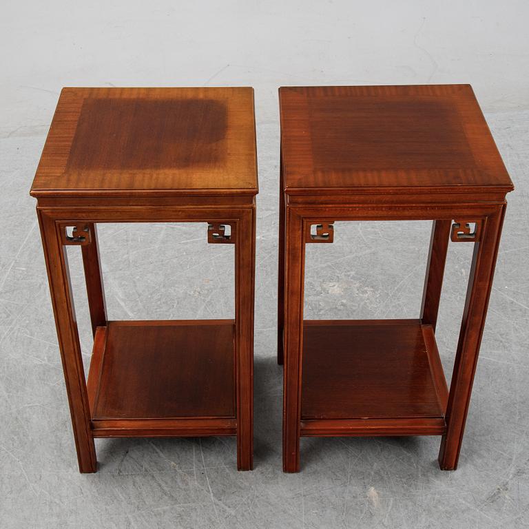 A pair of mahogany side tables, 20th Century.