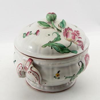 Tureen with lid, probably France, Louis XV style, 20th century, faience.
