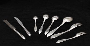 BESTICKSERVIS i SCHATULL, 89 delar, silver, "Svensk spetsig", olika tillverkare, bla Tork i Stockholm. Tot ca 3400 gram.